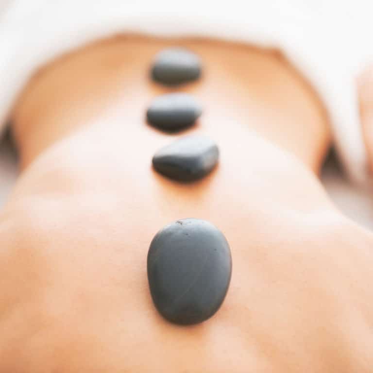 massage aux pierres chaudes